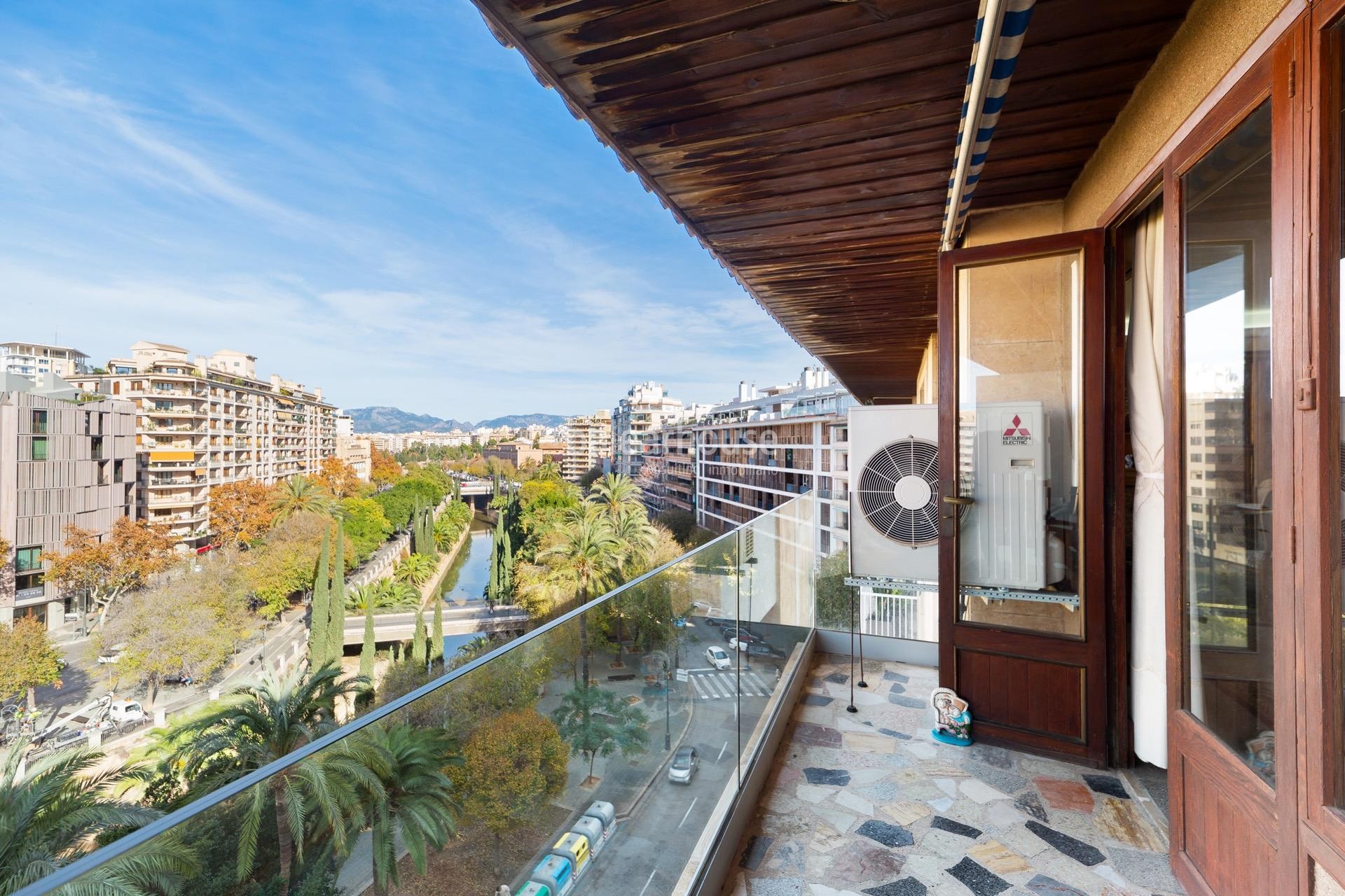 Large light-filled flat with terraces and spectacular views in Paseo Mallorca