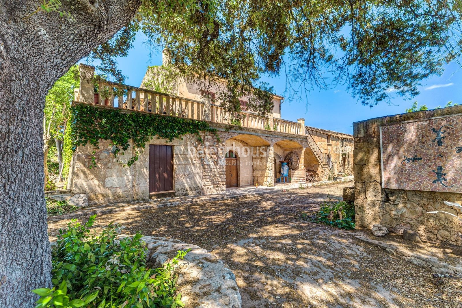 Gran finca dentro de un extenso terreno con increíbles espacios exteriores y muy cerca de playas.