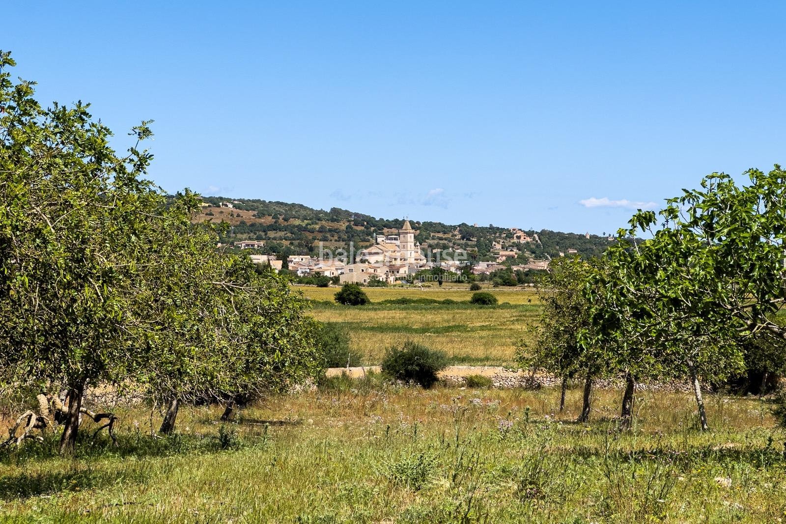 Gran finca dentro de un extenso terreno con increíbles espacios exteriores y muy cerca de playas.