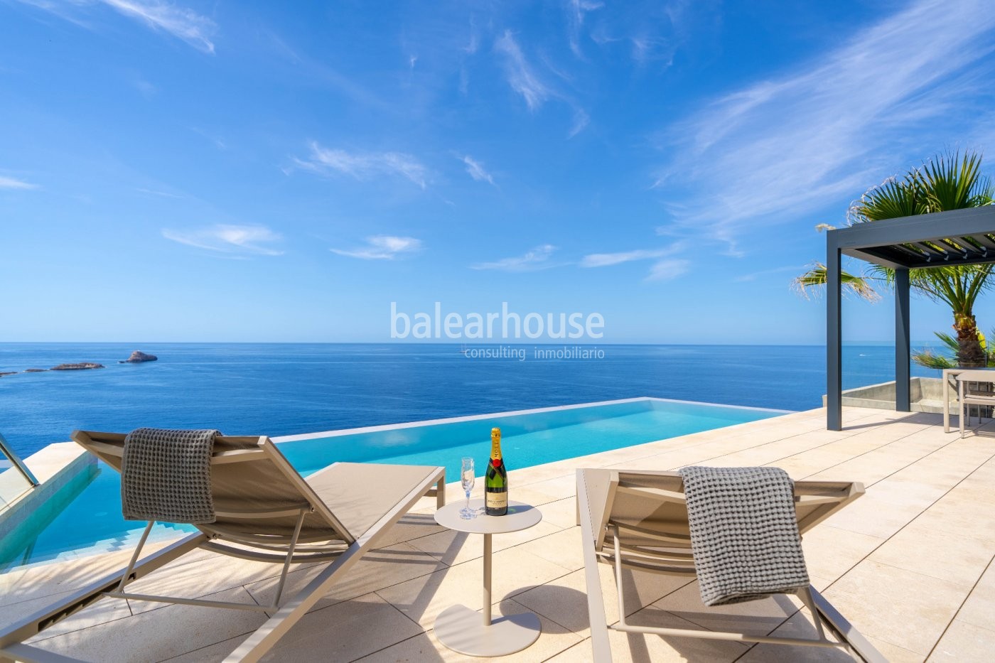 Impressive seafront villa with spectacular views of the Mediterranean near Port Adriano.