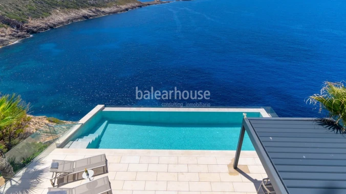 Impressive seafront villa with spectacular views of the Mediterranean near Port Adriano.