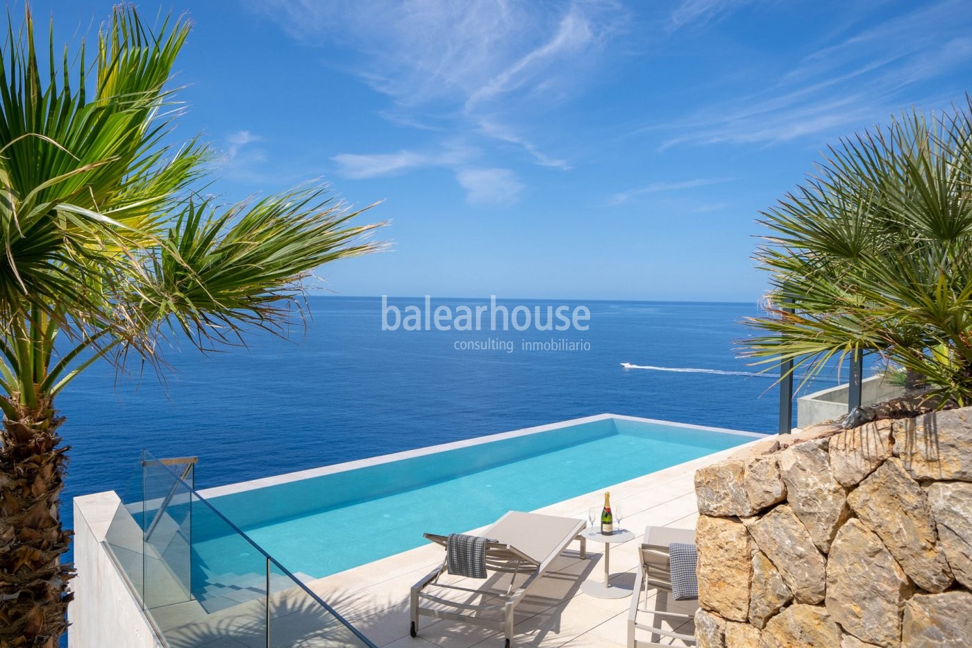 Impressive seafront villa with spectacular views of the Mediterranean near Port Adriano.