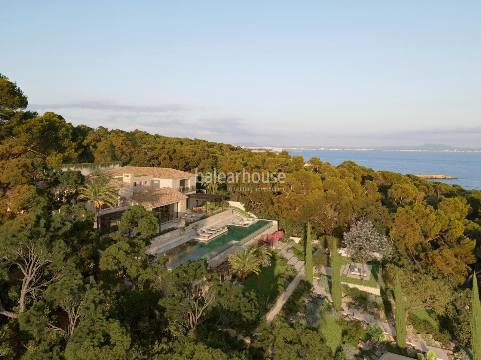 Gran villa de obra nueva con un elegante diseño contemporáneo y vistas deslumbrantes al mar.