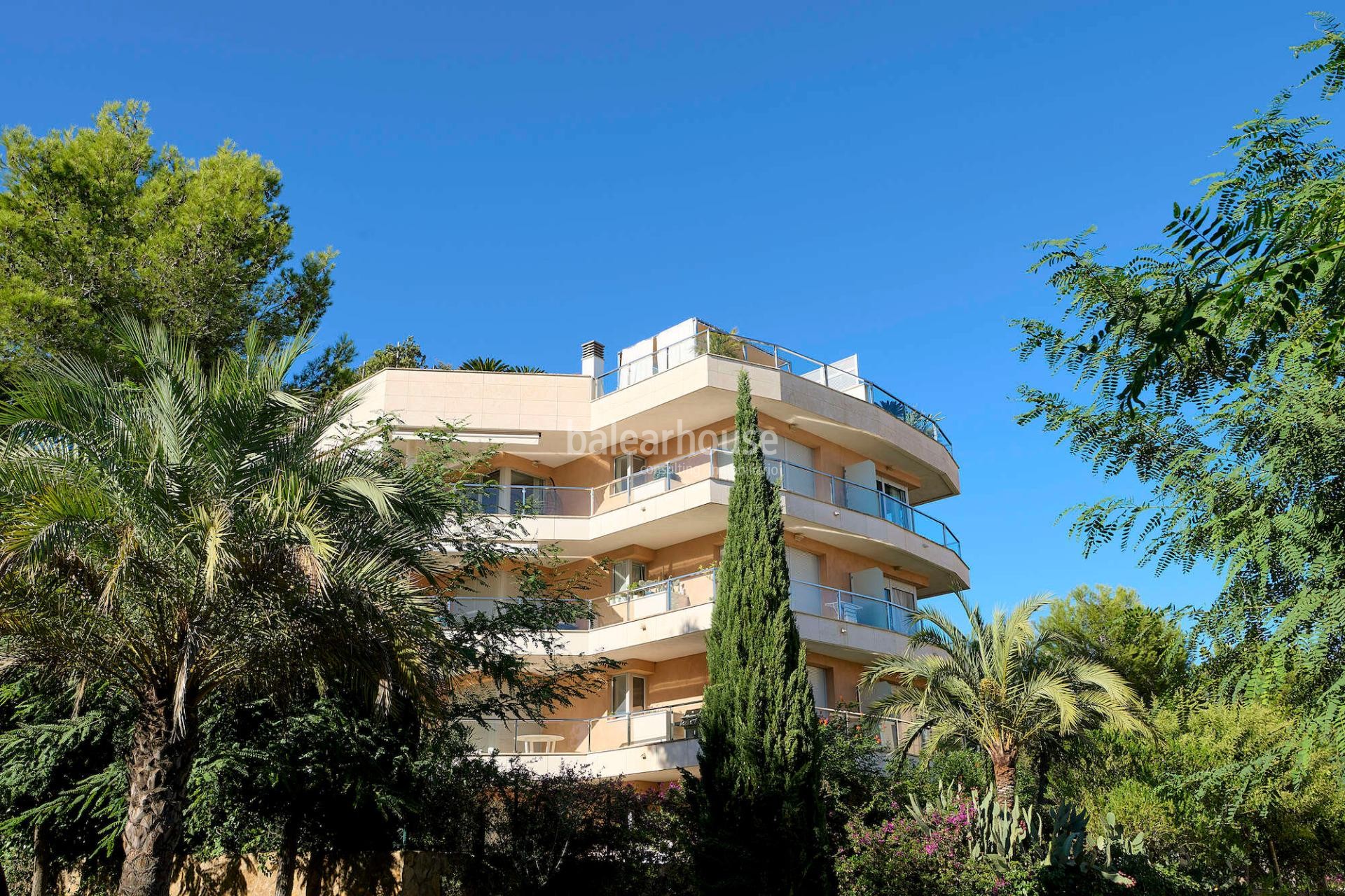 Elegante ático dúplex con vistas espectaculares al mar en Sol de Mallorca