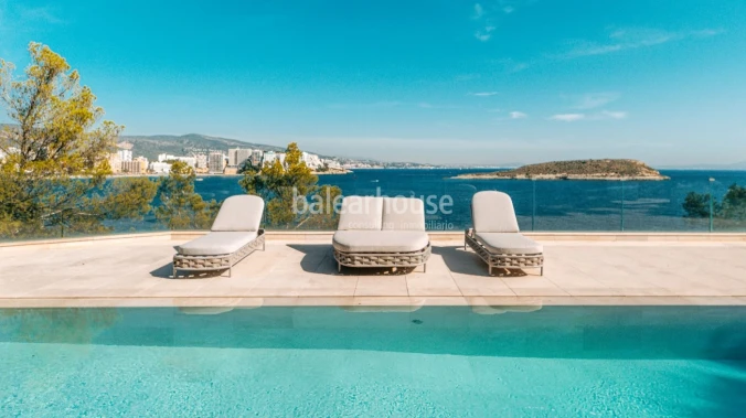 Avant-garde design and direct access to the sea in this villa located in Cala Vinyas.