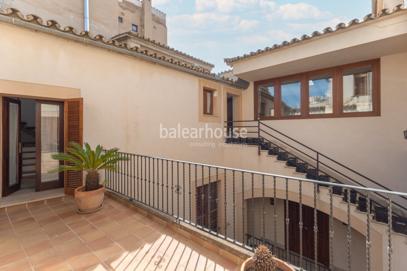 Excelente y luminoso ático en un edificio señorial dentro del bonito casco histórico de Palma