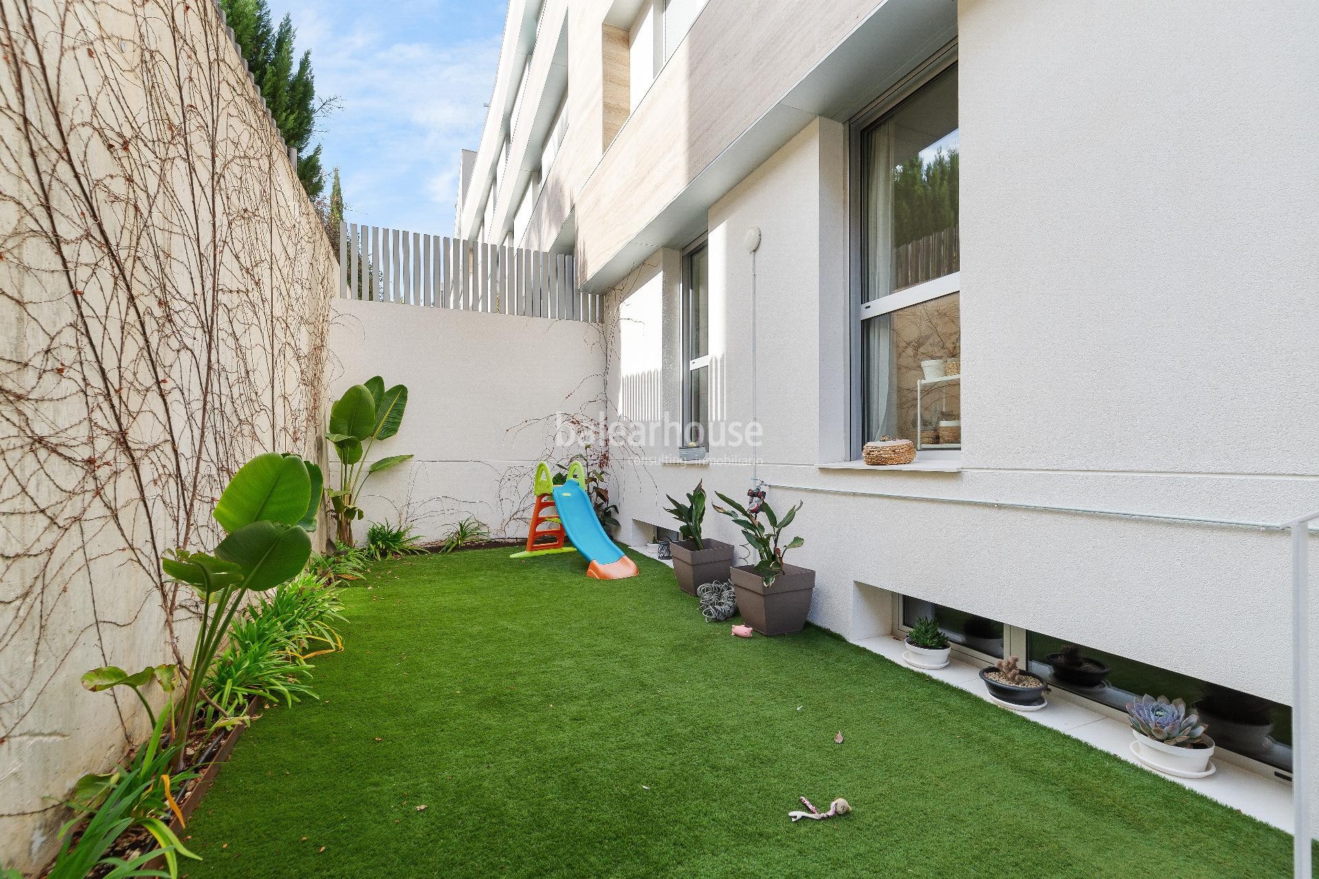 Luxurious ground floor duplex with terrace and garden in exclusive residential complex in Son Quint.