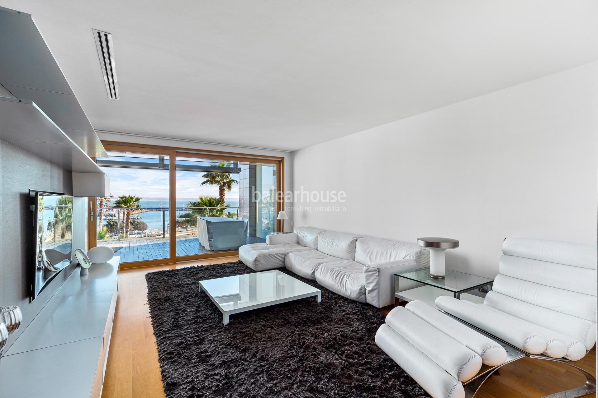 Exclusivo piso con gran terraza privilegiadamente ubicado en primera línea de mar del Portixol