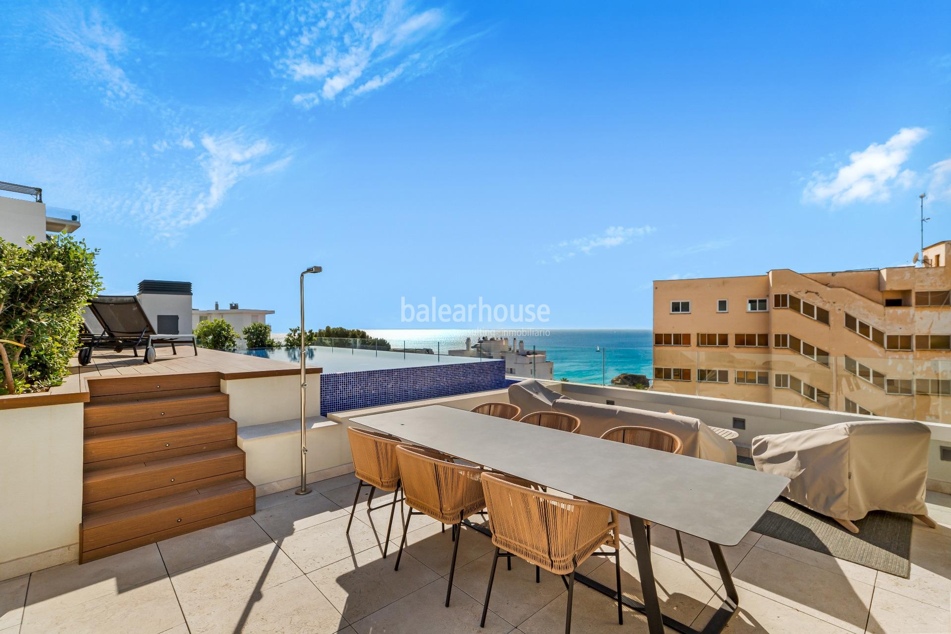 Spectacular new build penthouse with private pool and beautiful sea views near the beach