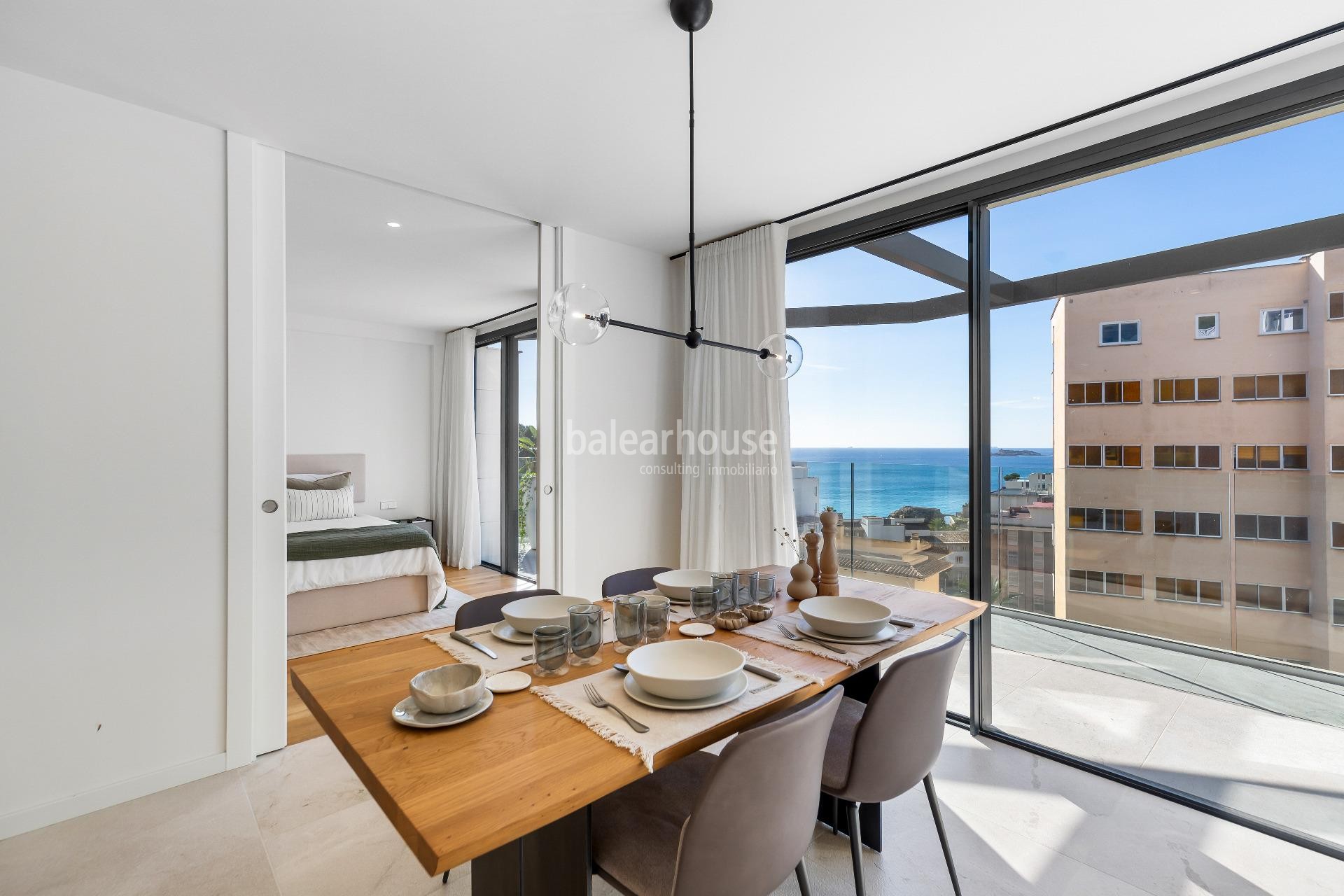 Spektakuläres, neu gebautes Penthouse mit privatem Pool und herrlichem Meerblick in Strandnähe