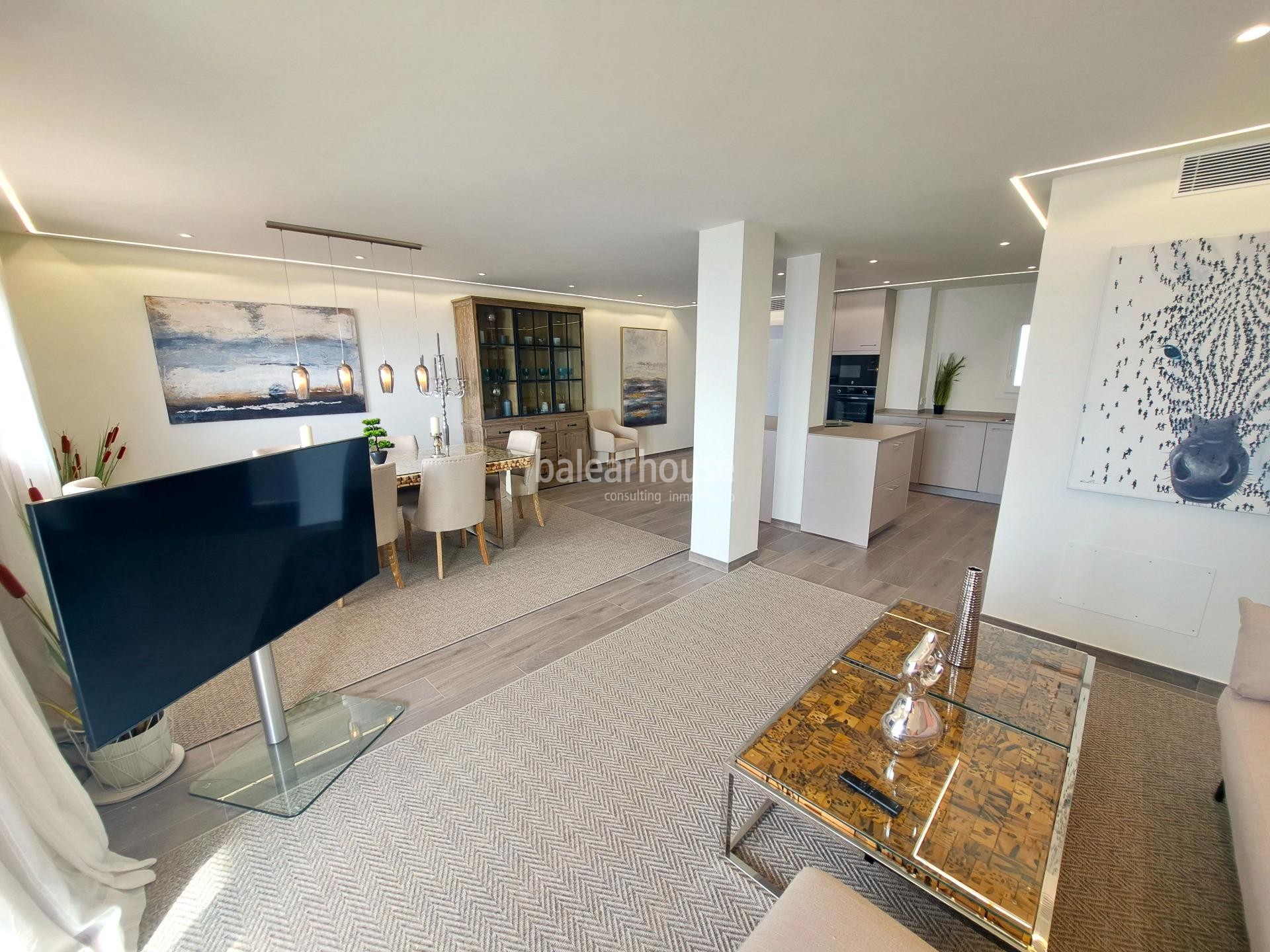Image result for Apartamento reformado con amplia terraza y vistas espectaculares al mar ...