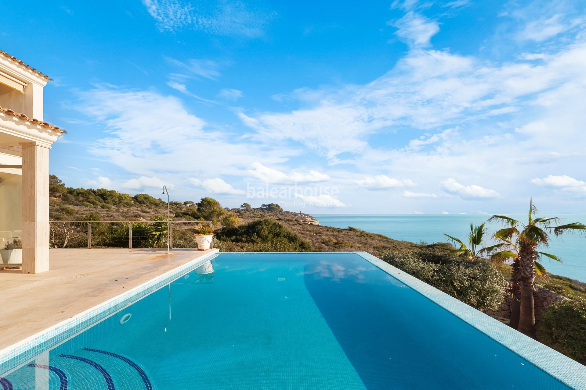 Splendid villa in Porto Cristo with stunning sea views next to beautiful coves