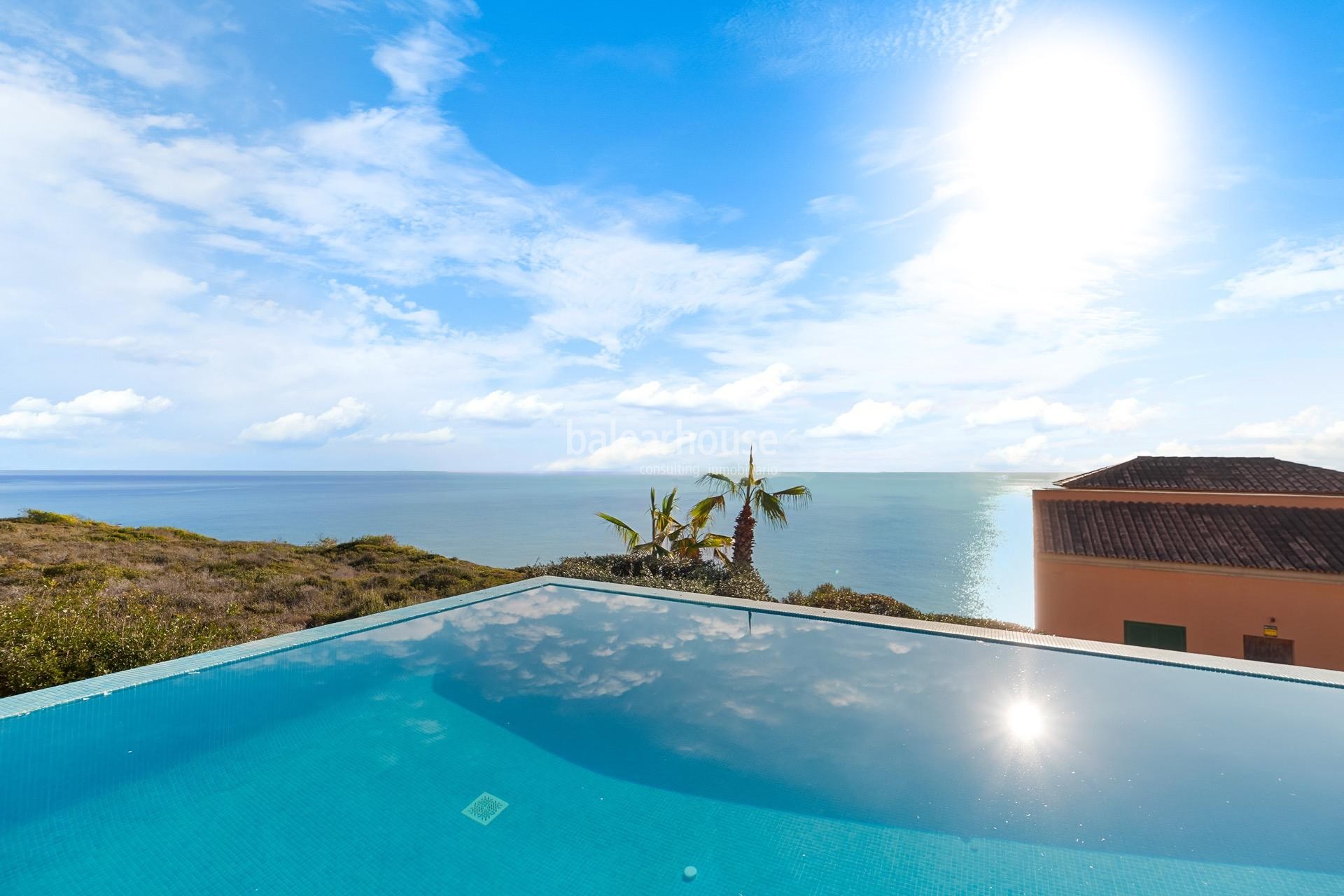 Splendid villa in Porto Cristo with stunning sea views next to beautiful coves