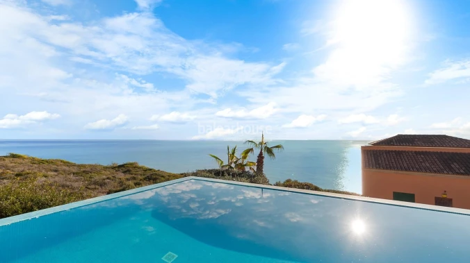 Extraordinary villas in Porto Cristo with stunning sea views next to beautiful coves
