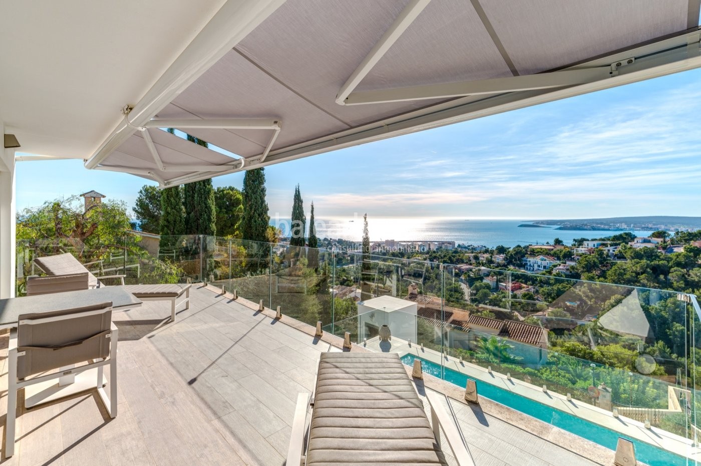 Fabulosa villa de diseño moderno abierta a unas preciosas vistas al mar en Costa d’en Blanes.