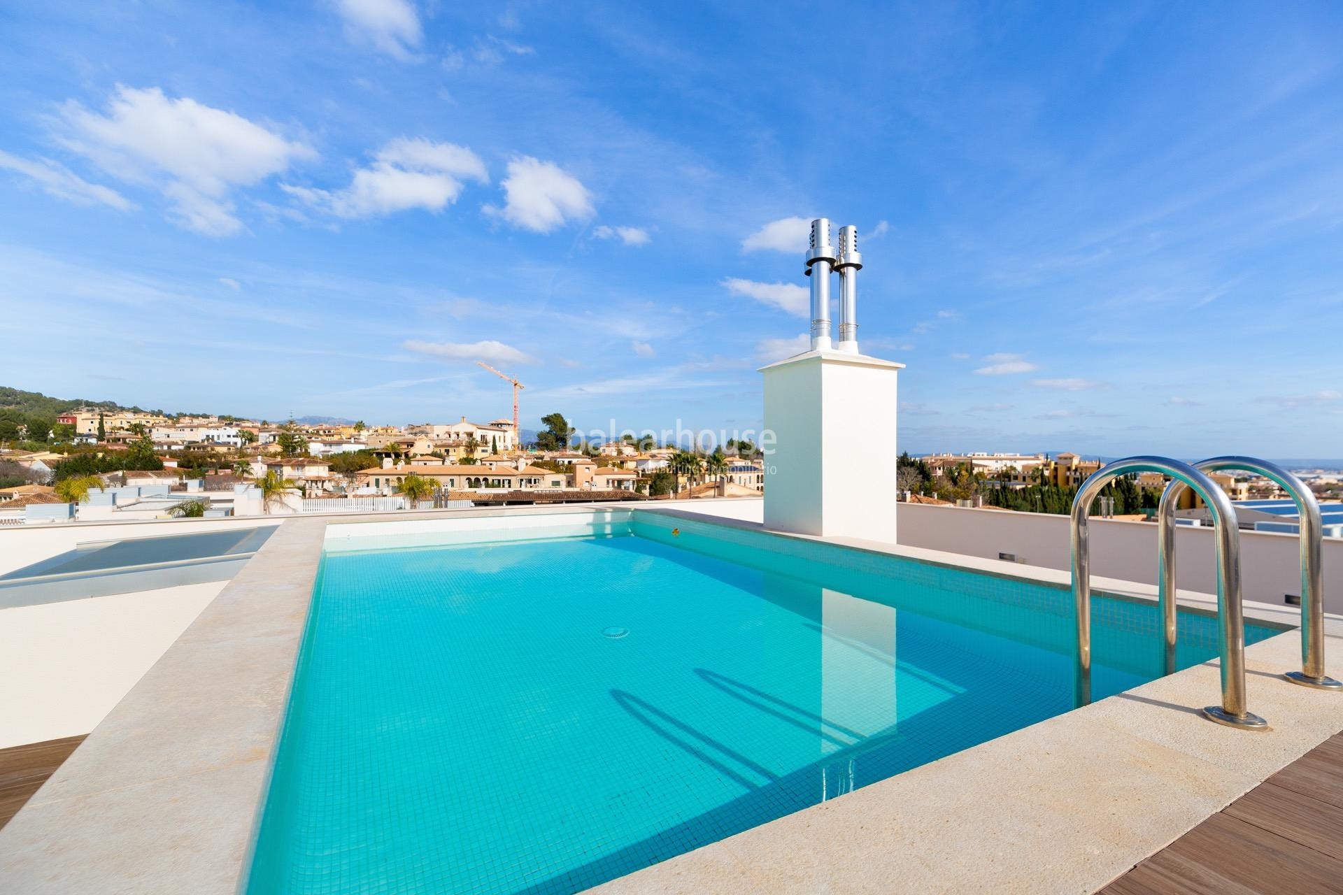 Fabulous penthouse with golf views, solarium and private pool in a well-kept complex in Palma