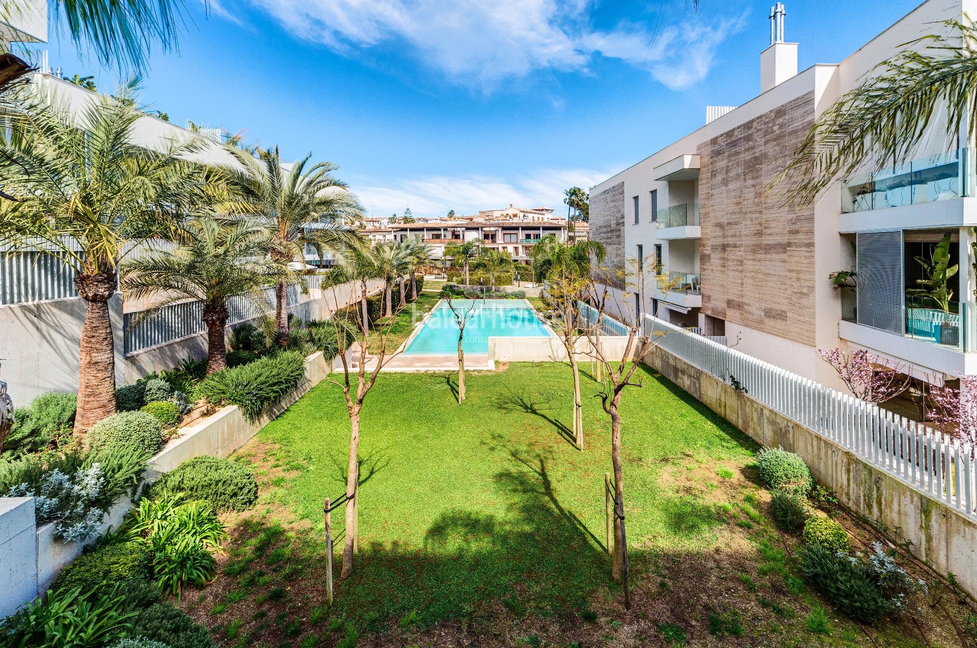 Fabulous penthouse with golf views, solarium and private pool in a well-kept complex in Palma