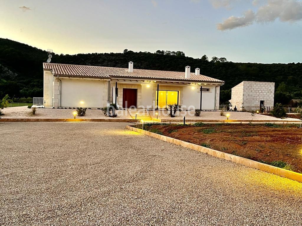 Neu gebaute Finca mit schönem Bergblick bei Inca