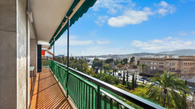 Große Wohnung voller Licht im Zentrum von Palma mit herrlichem Blick auf das Meer und die Stadt