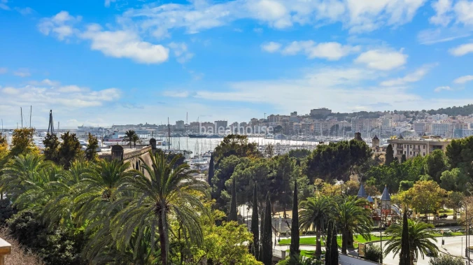 Große Wohnung voller Licht im Zentrum von Palma mit herrlichem Blick auf das Meer und die Stadt