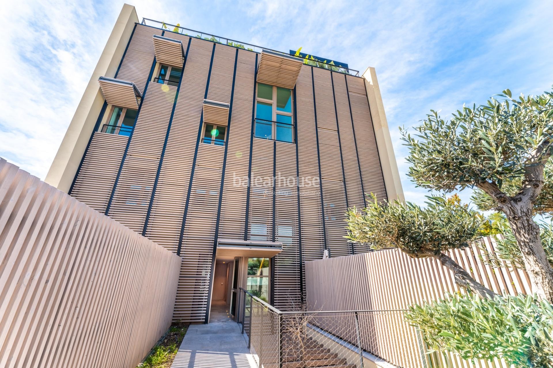 Spectacular penthouse with innovative architecture, private pool and beautiful sea views in Palma