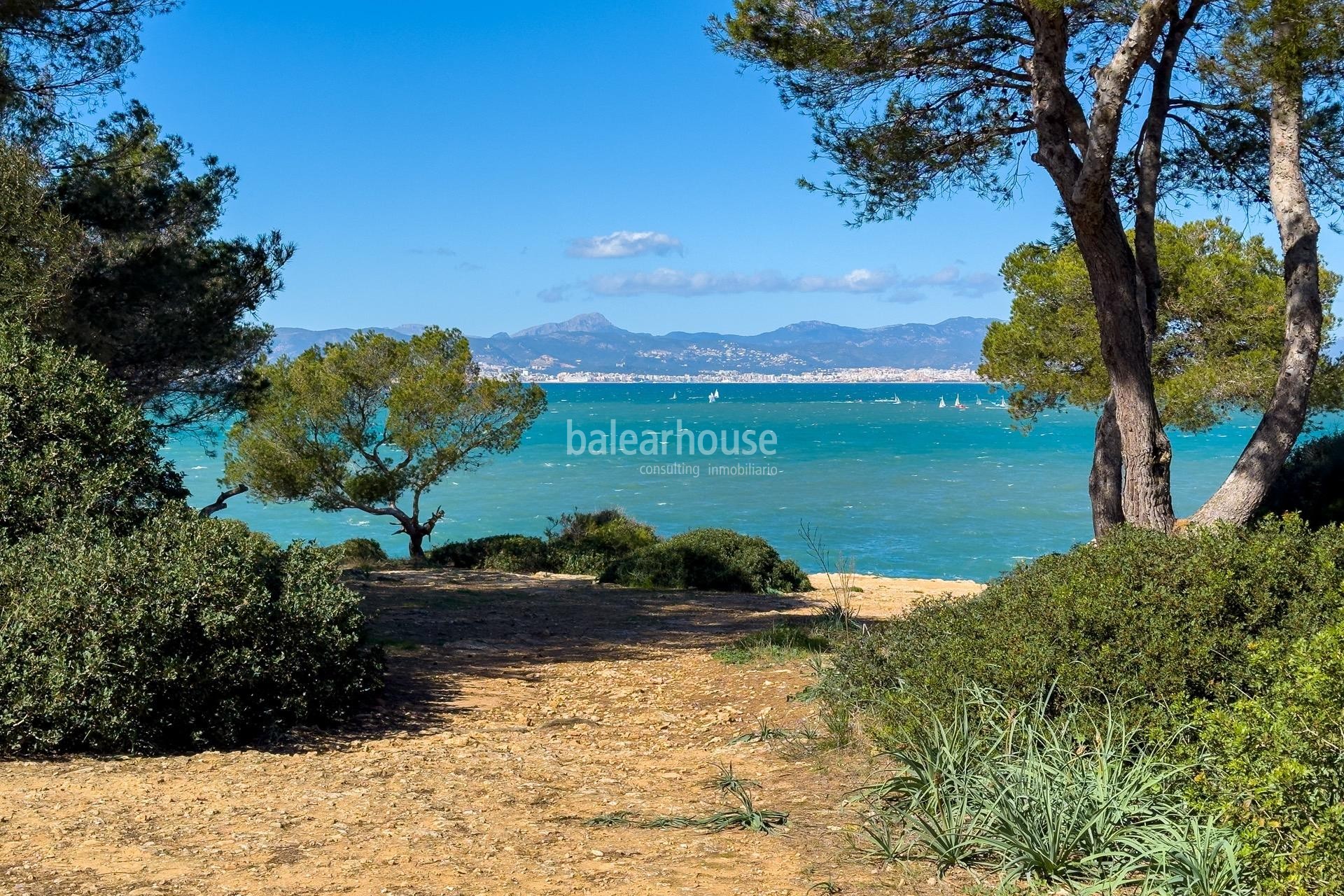 Excelente villa de obra nueva con una moderna arquitectura junto a una preciosa cala en Son Verí.