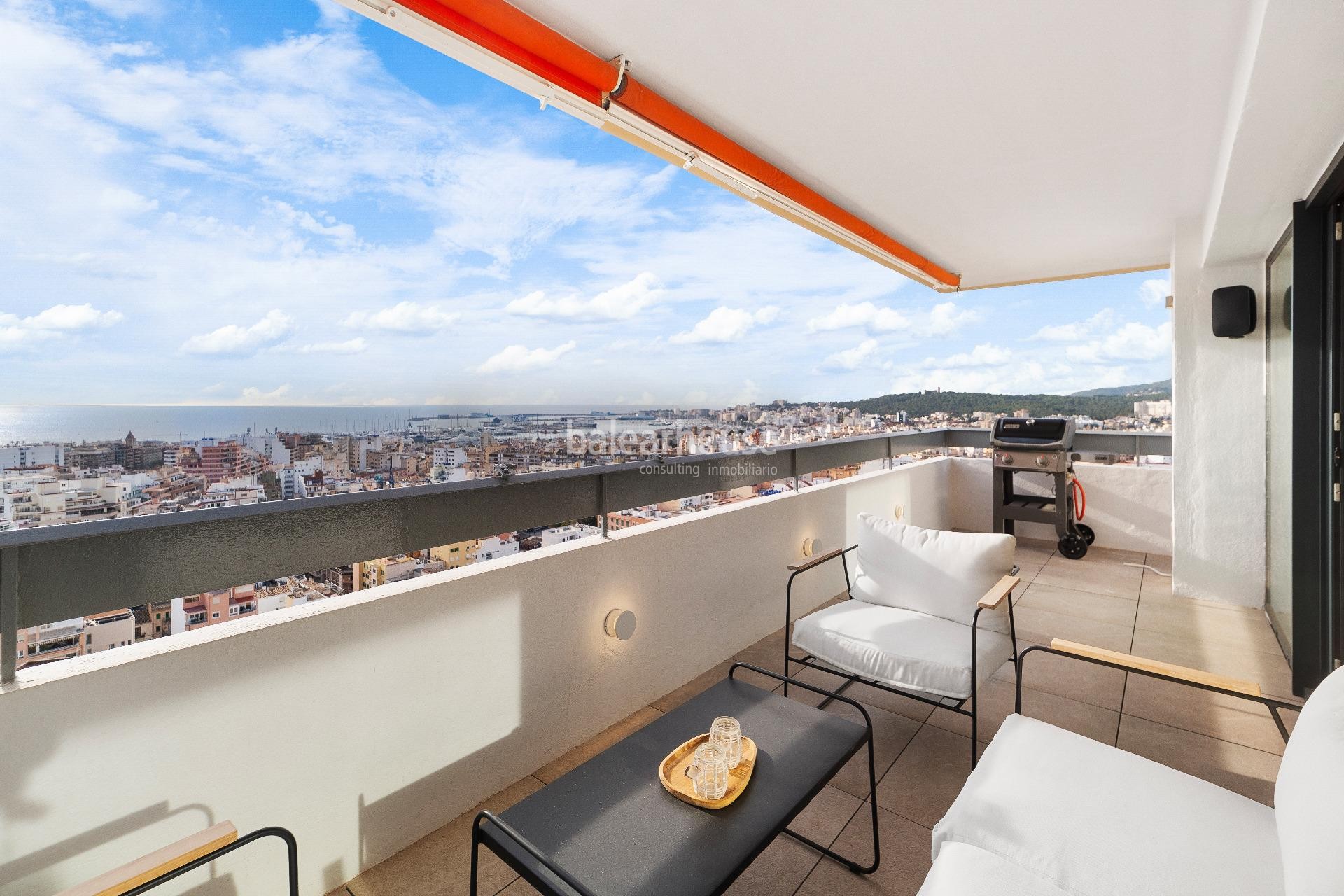 Stunning refurbished apartment spectacular views of the city and the sea.