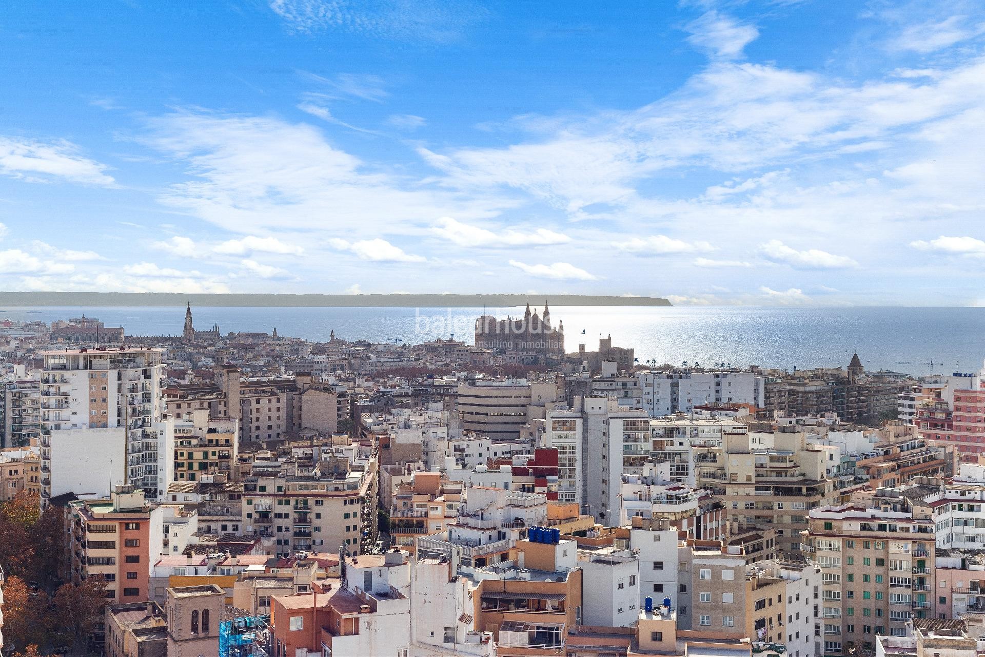 Impresionante apartamento reformado con vistas espectaculares a la ciudad y el mar