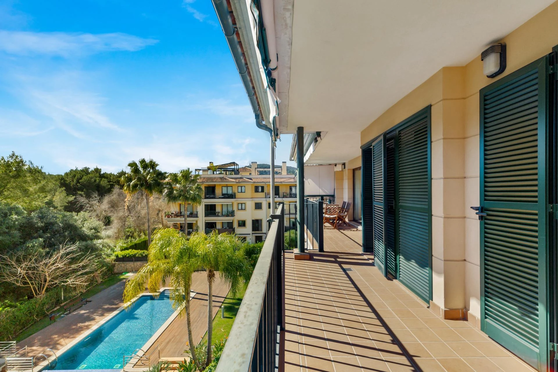 Beautiful and bright penthouse with private terrace and solarium in the green lung of Palma