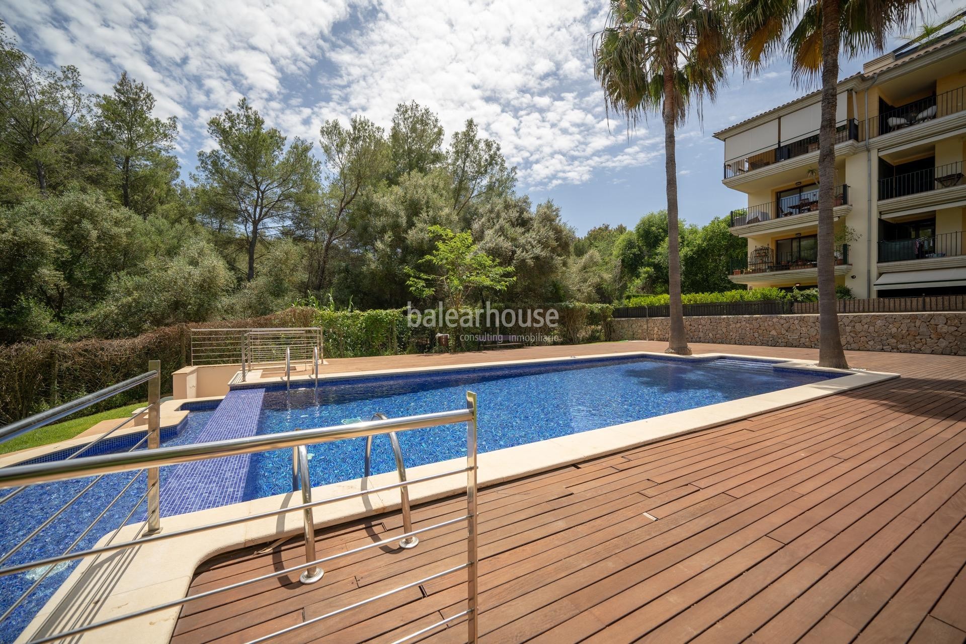 Beautiful and bright penthouse with private terrace and solarium in the green lung of Palma
