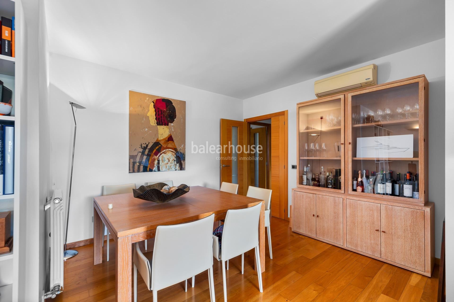 Beautiful and bright penthouse with private terrace and solarium in the green lung of Palma