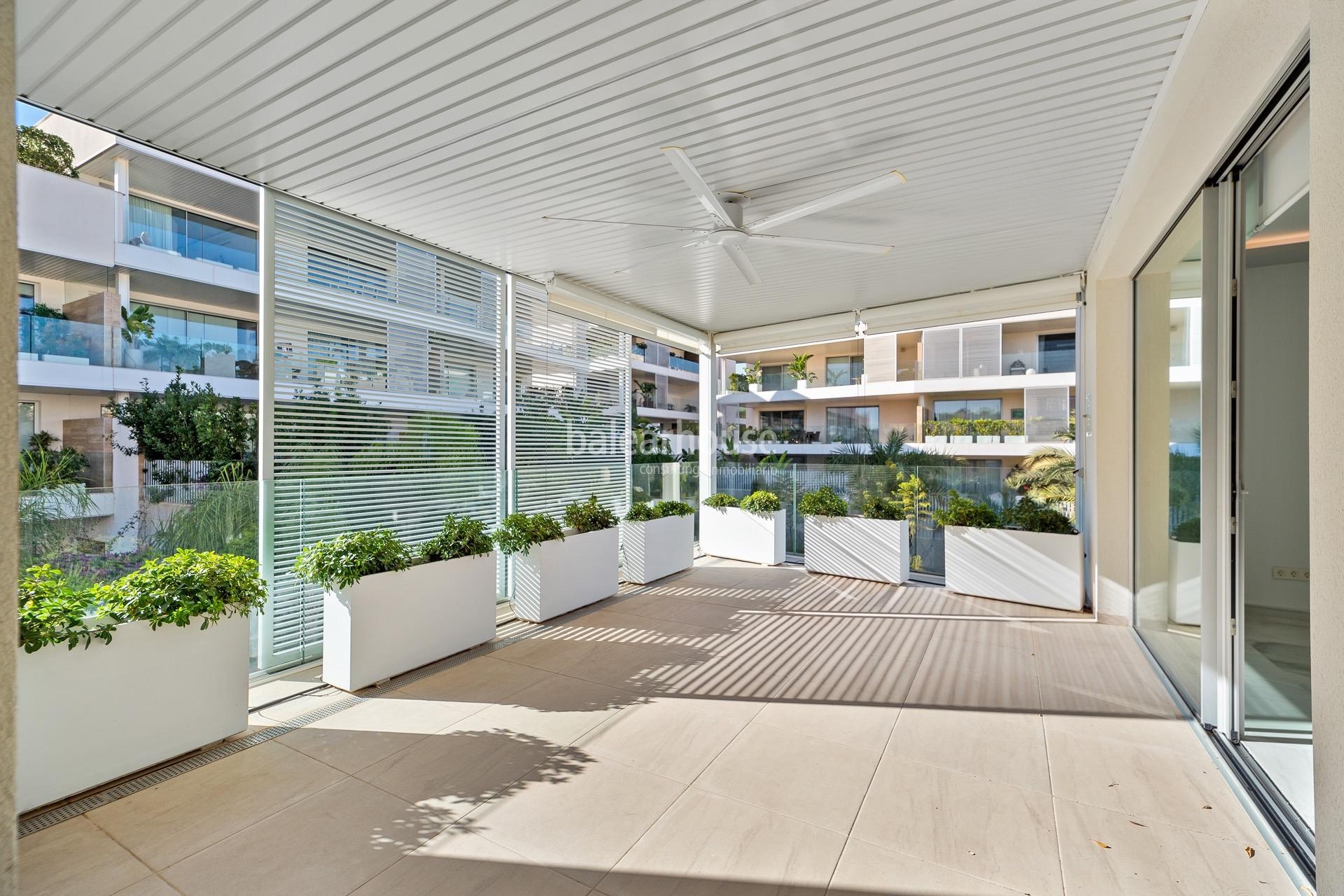 Fantastic penthouse with private solarium in a well-kept complex in front of the golf in Palma