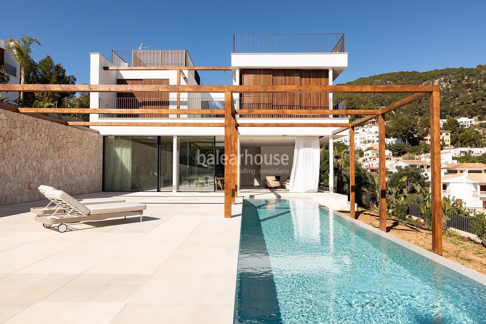 Spectacular new designer villa with high qualities and fantastic views of the hills of Palma.