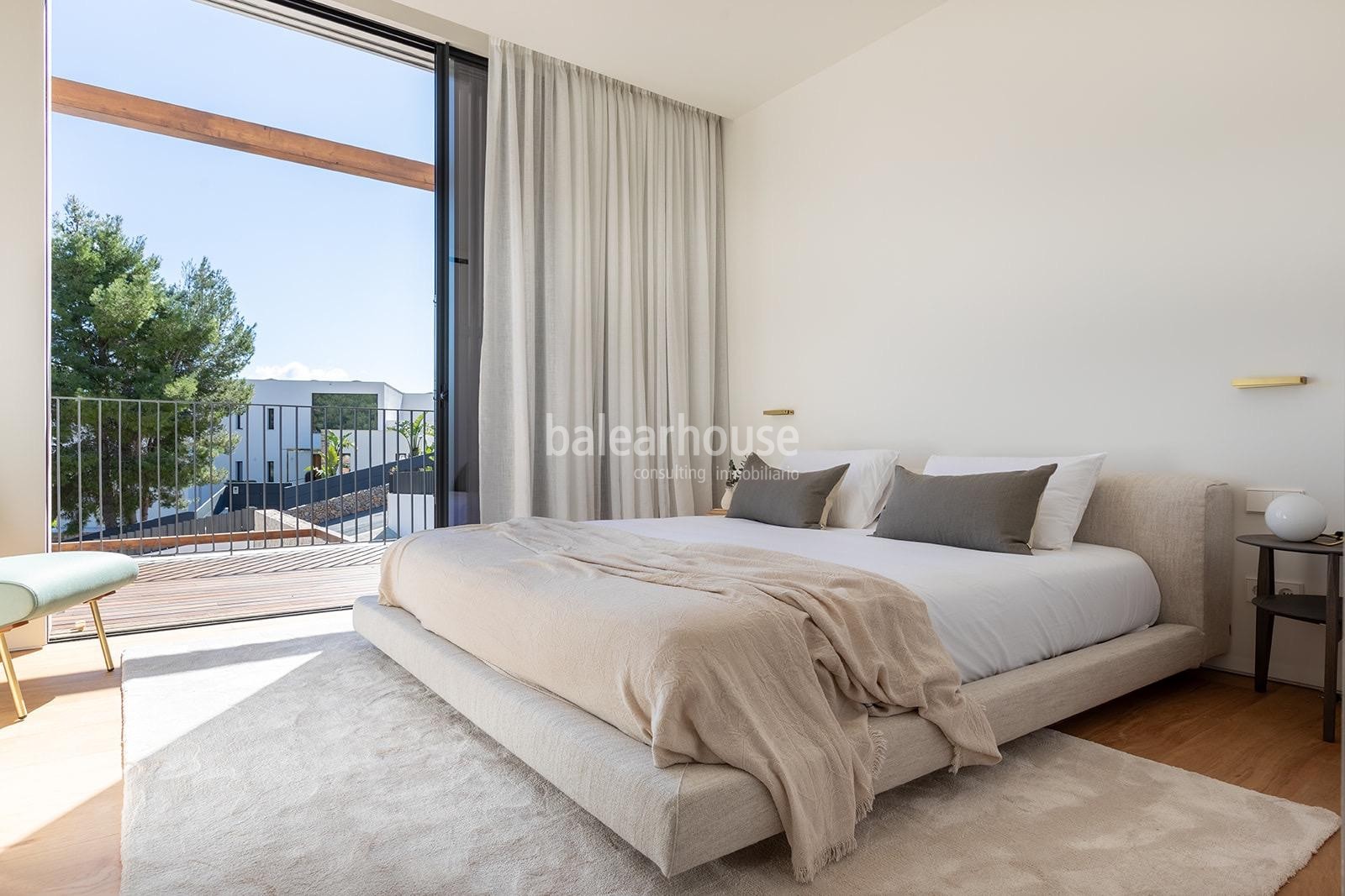 Spectacular new designer villa with high qualities and fantastic views of the hills of Palma.