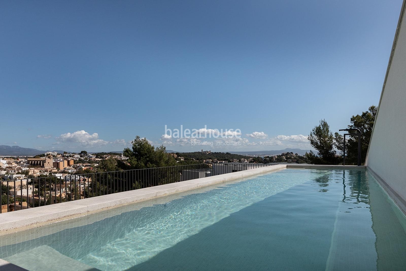 Nueva villa de espectacular diseño y altas calidades con grandes vistas a las montañas en Génova