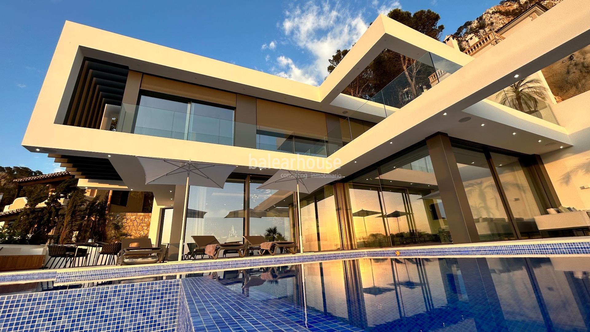 Spectacular sea views from every angle in this exclusive new build villa located in Cala Llamp.