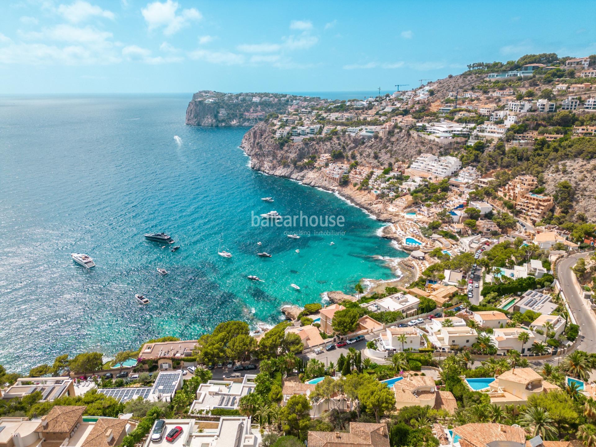 Las vistas al mar lo invaden todo en esta exclusiva villa de obra nueva ubicada en Cala Llamp