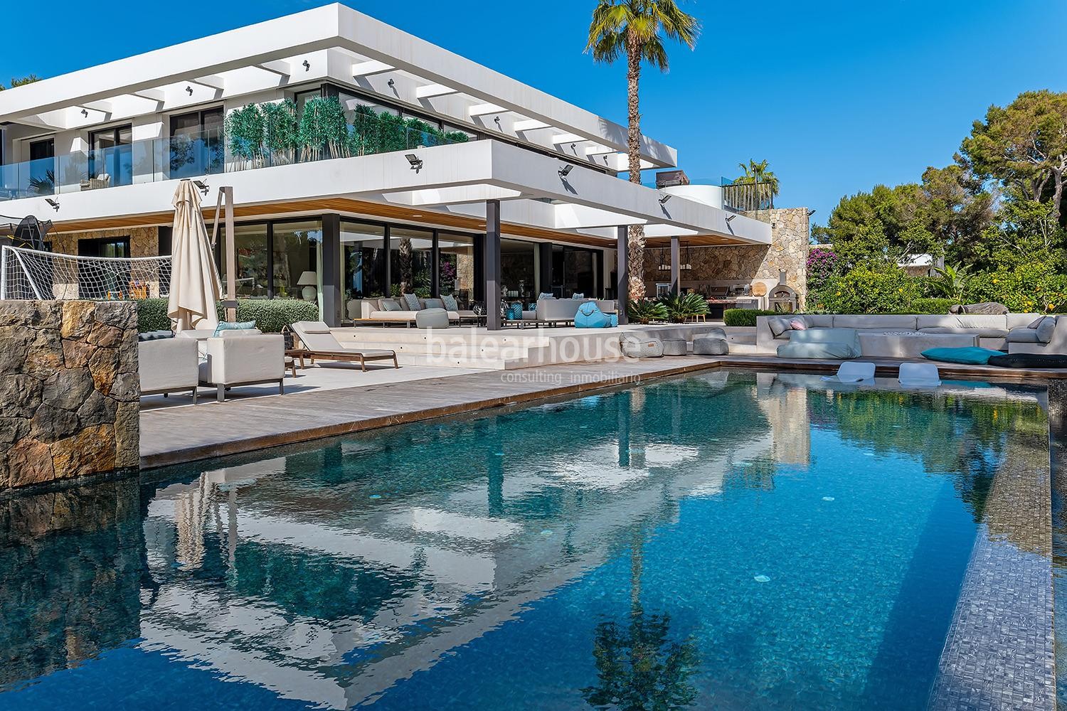 Modern luxury villa in front line golf in Nova Santa Ponsa