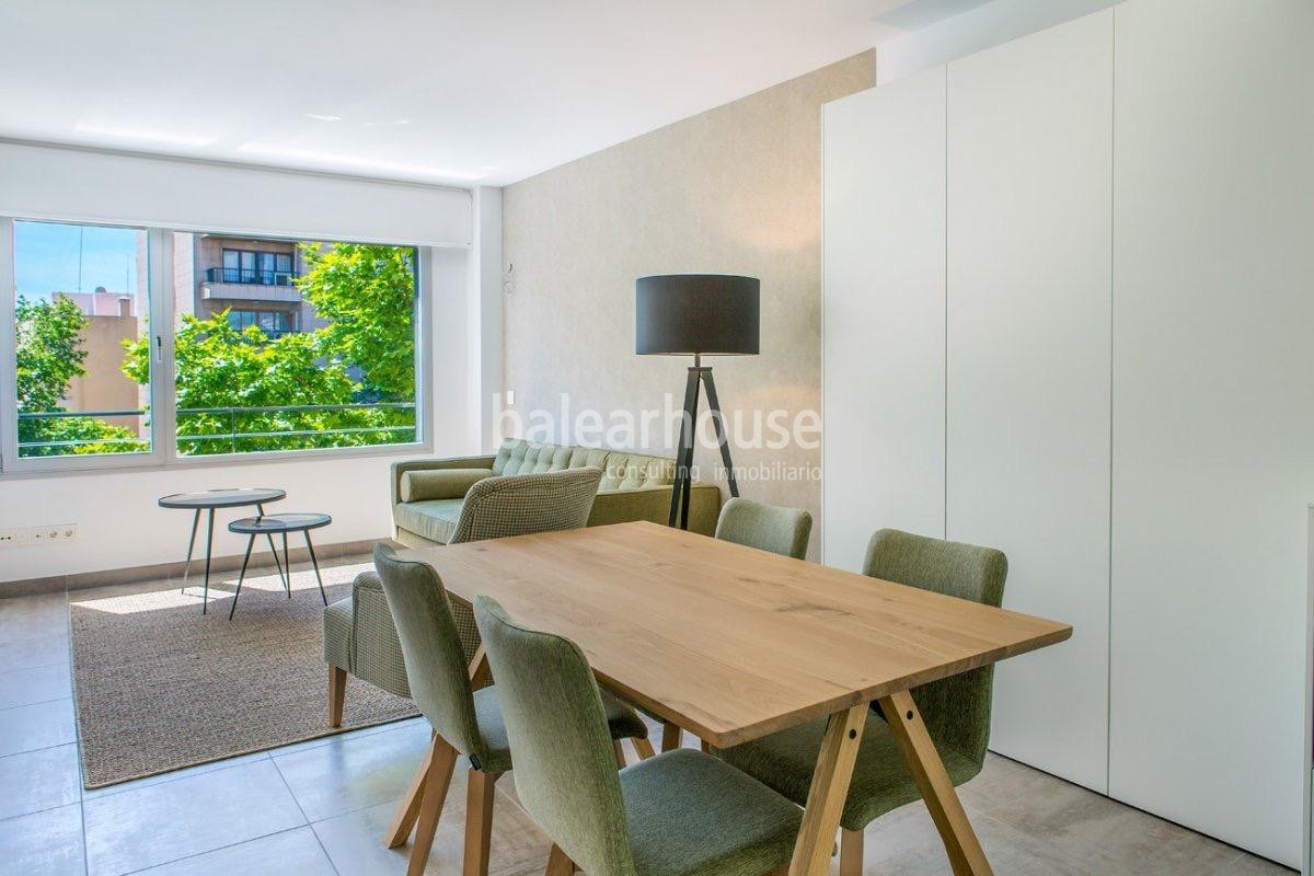 Ausgezeichnetes brandneues Penthouse mit privater Terrasse und Gemeinschaftspoolbereich mit Solarium