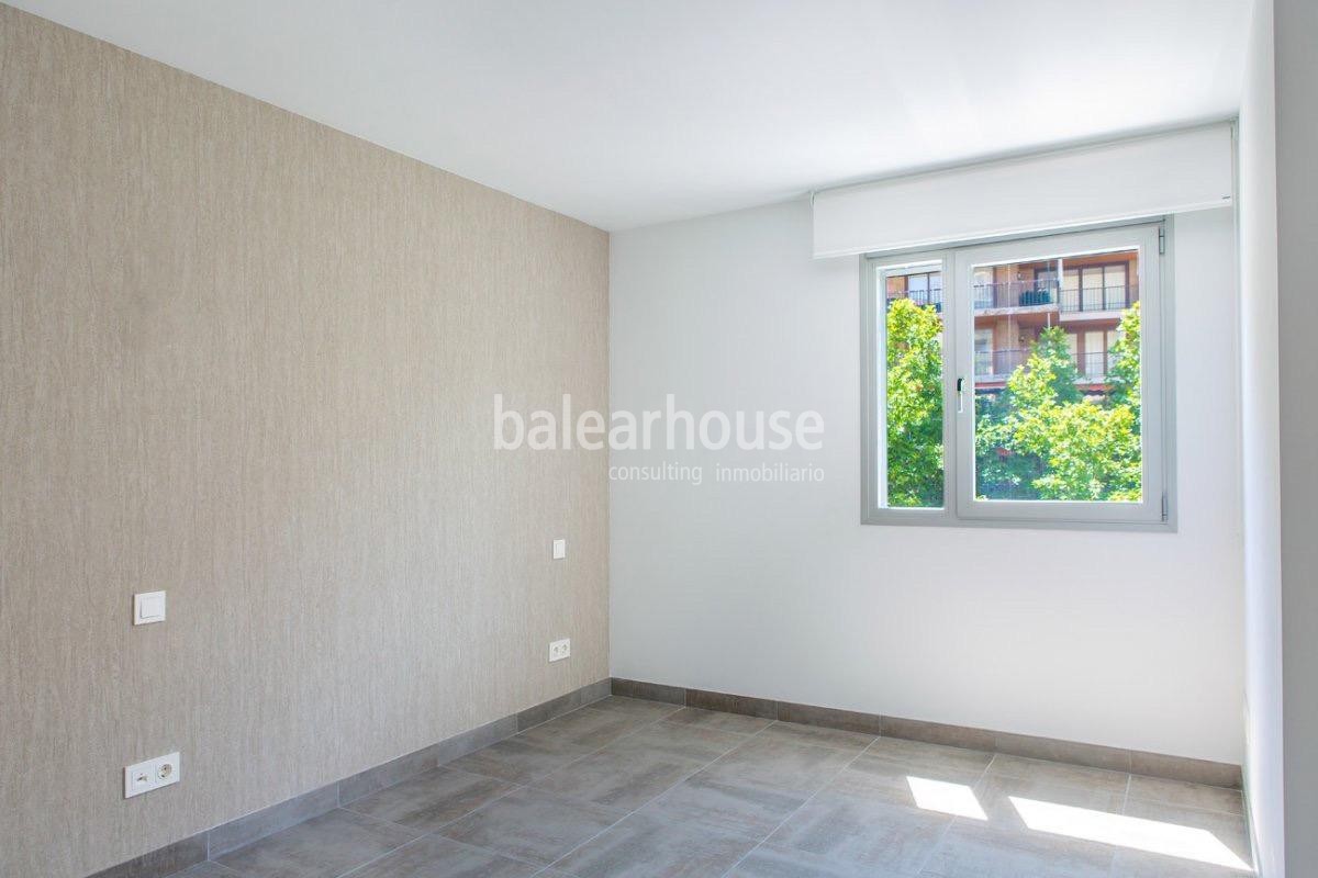 Excellent brand new penthouse with private terrace and common pool area with solarium in Palma.