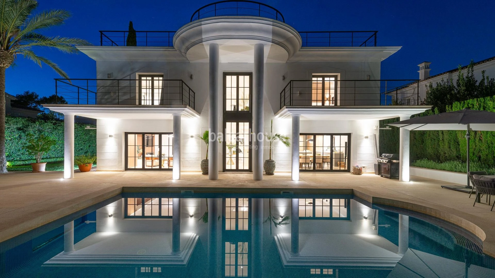 Elegante y luminosa villa recién reformada en exclusiva zona residencial