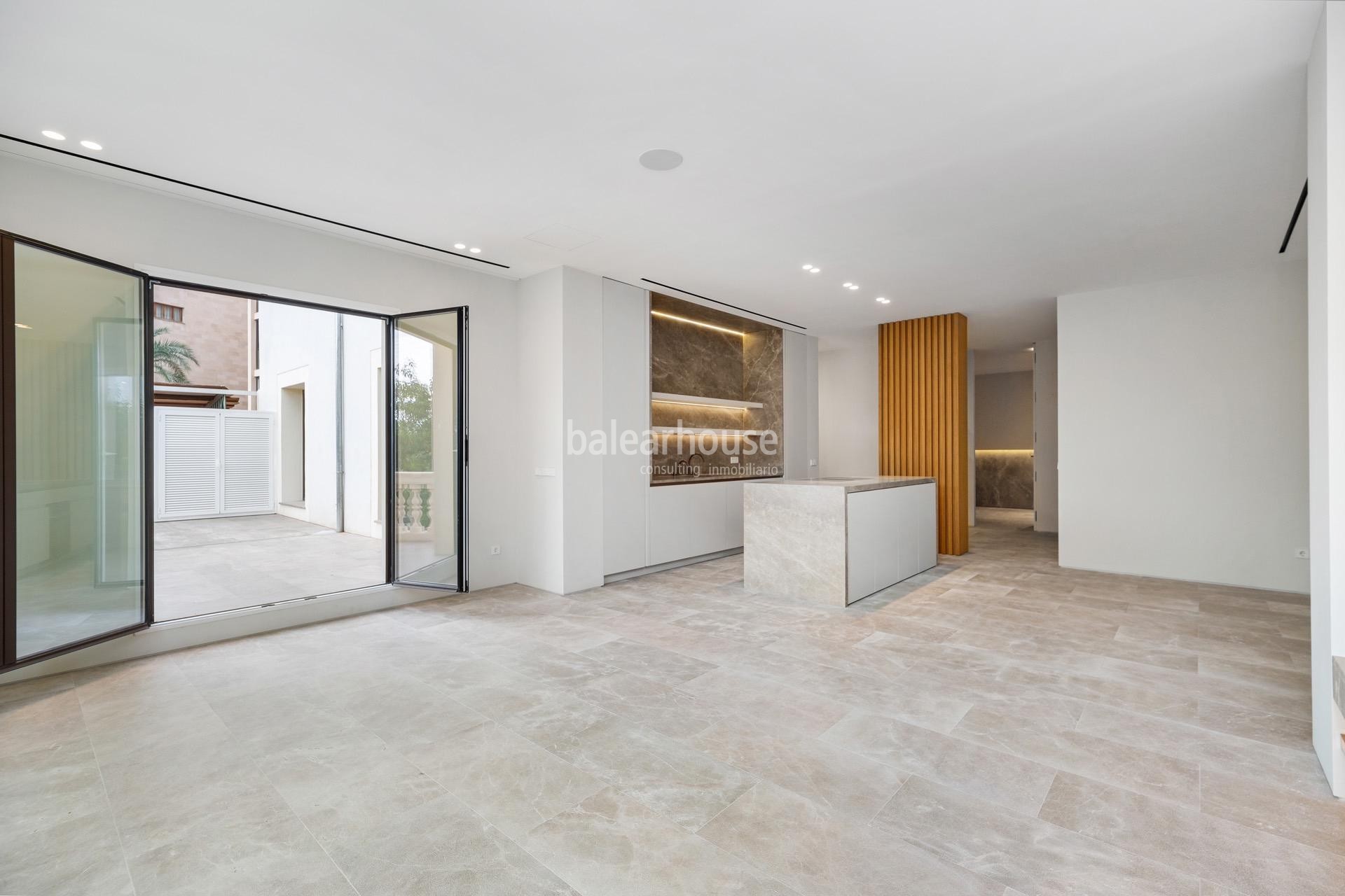 Gran piso reformado en primera línea del Paseo Marítimo con espacios modernos y vistas al mar