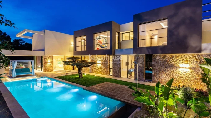 Large designer villa near beaches with excellent qualities in the privileged area of Santa Ponsa