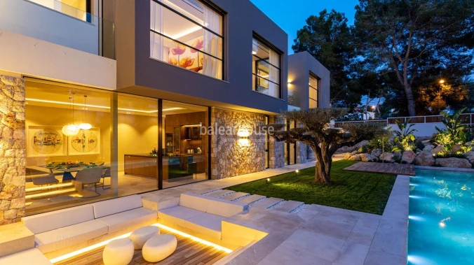 Large designer villa near beaches with excellent qualities in the privileged area of Santa Ponsa