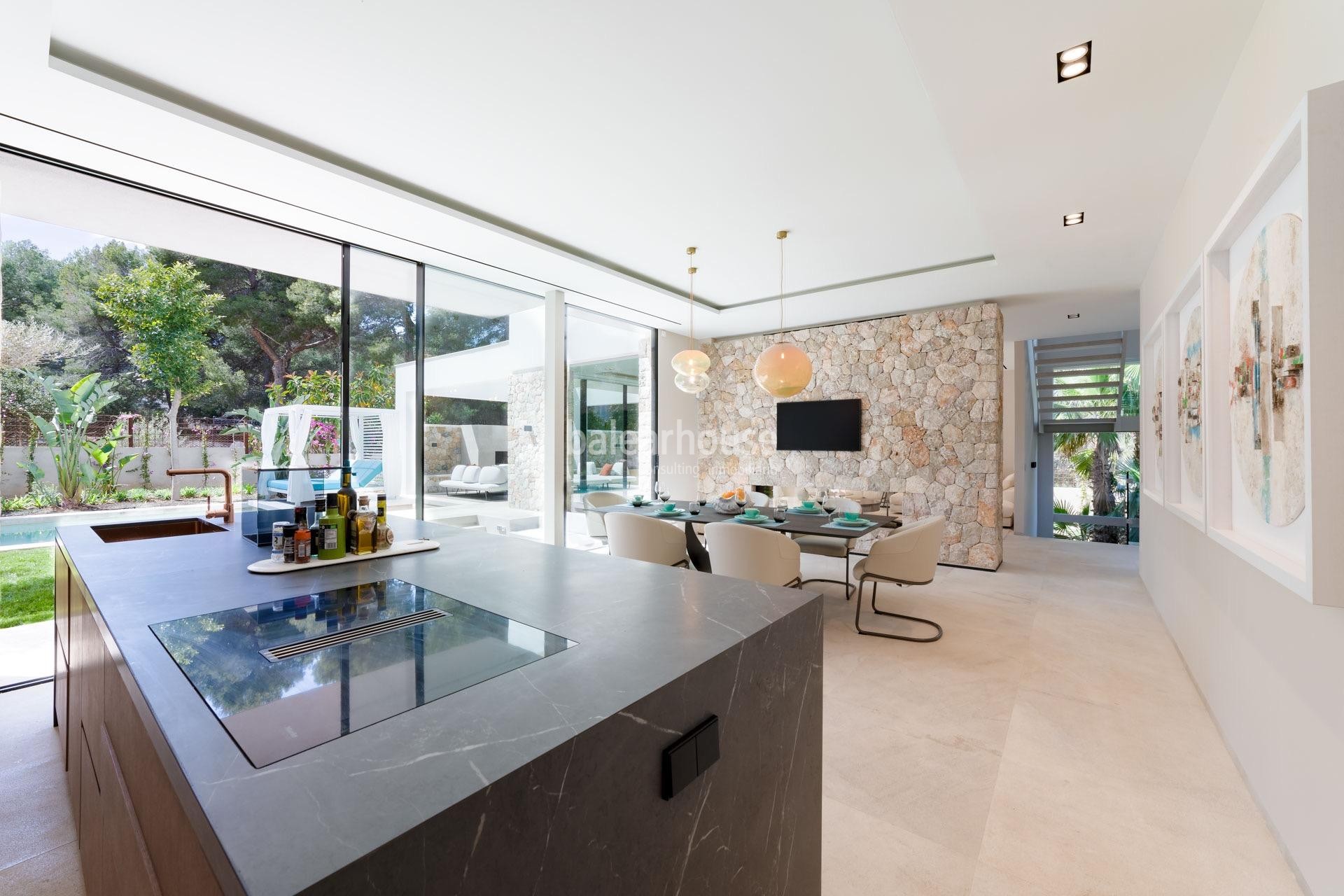 Large designer villa near beaches with excellent qualities in the privileged area of Santa Ponsa