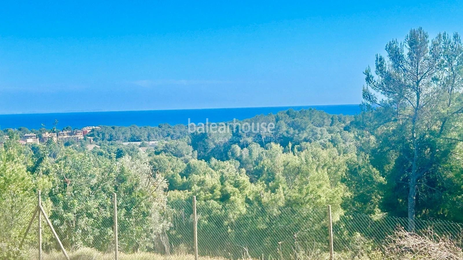 Estupendo solar en Bendinat con licencia, único por su excelente orientación sur y vistas al mar
