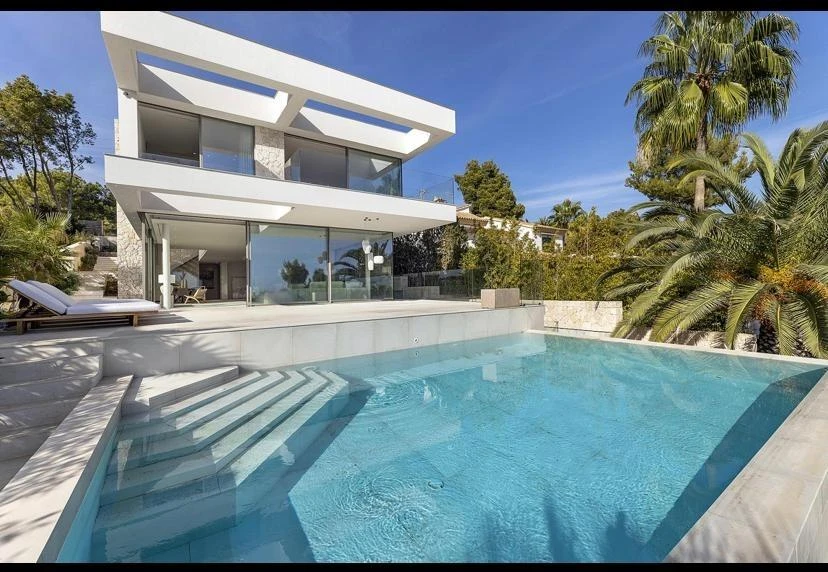 Espectacular villa de diseño contemporáneo con altas calidades y preciosas vistas al mar en Bendinat