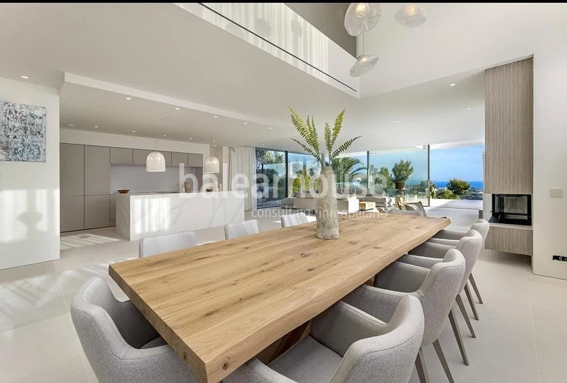 Espectacular villa de diseño contemporáneo con altas calidades y preciosas vistas al mar en Bendinat