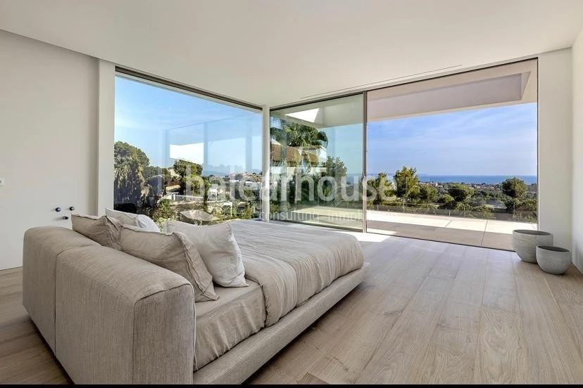 Espectacular villa de diseño contemporáneo con altas calidades y preciosas vistas al mar en Bendinat