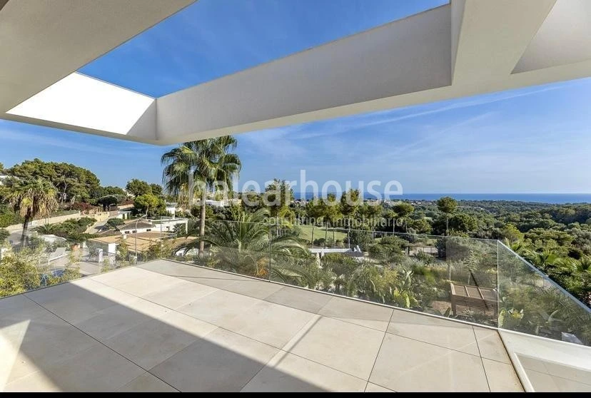 Espectacular villa de diseño contemporáneo con altas calidades y preciosas vistas al mar en Bendinat